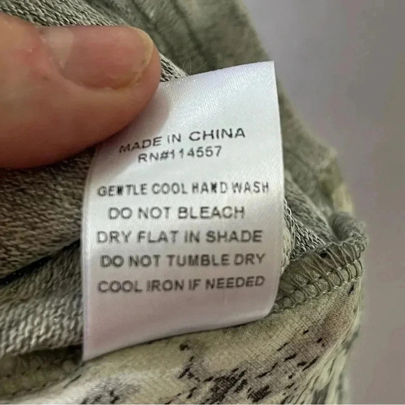 Boho72 boutique gray soft sweater -medium - Picture 5 of 6